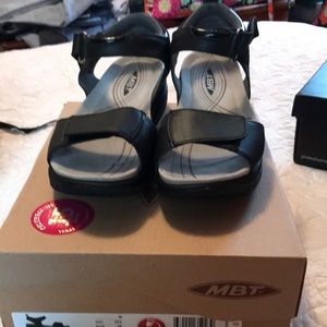 MBT PIA sandals